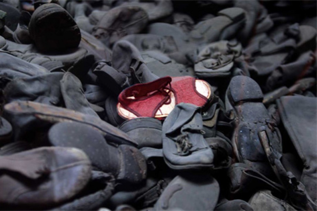 Giornata della Memoria: “C’è un paio di scarpette rosse”